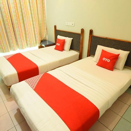 Oyo 89642 Highway Inn Mukah Extérieur photo