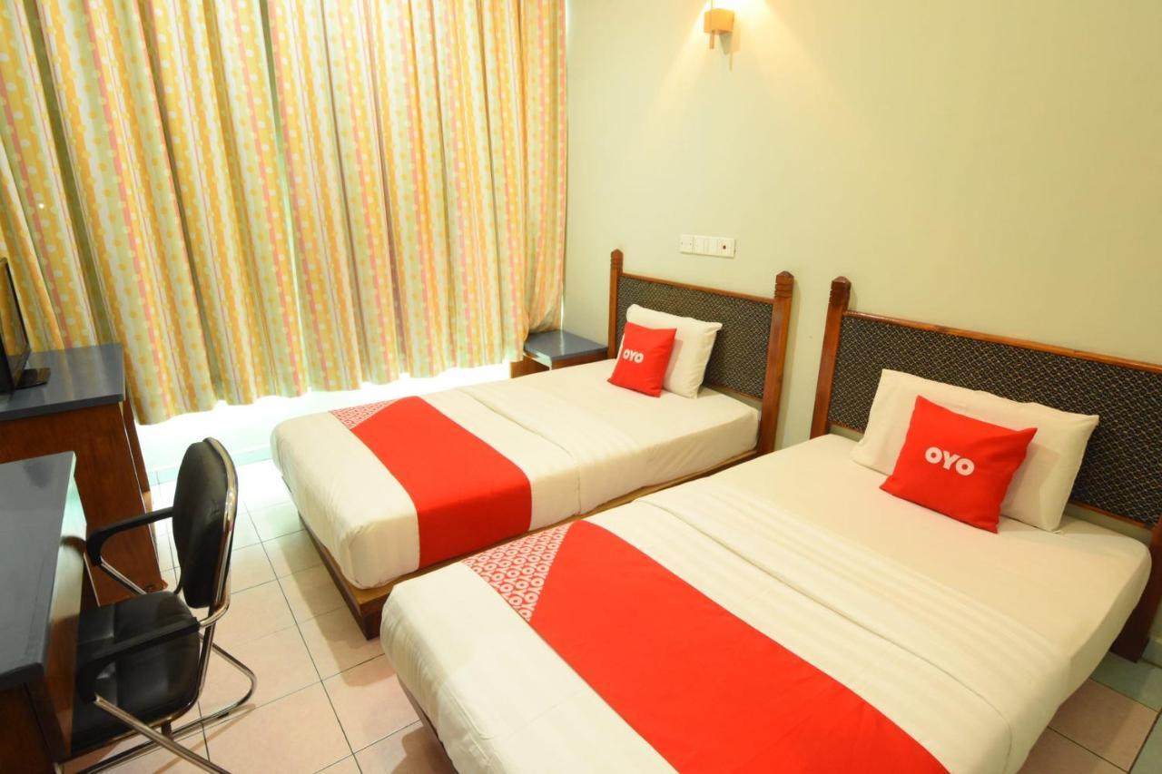 Oyo 89642 Highway Inn Mukah Extérieur photo