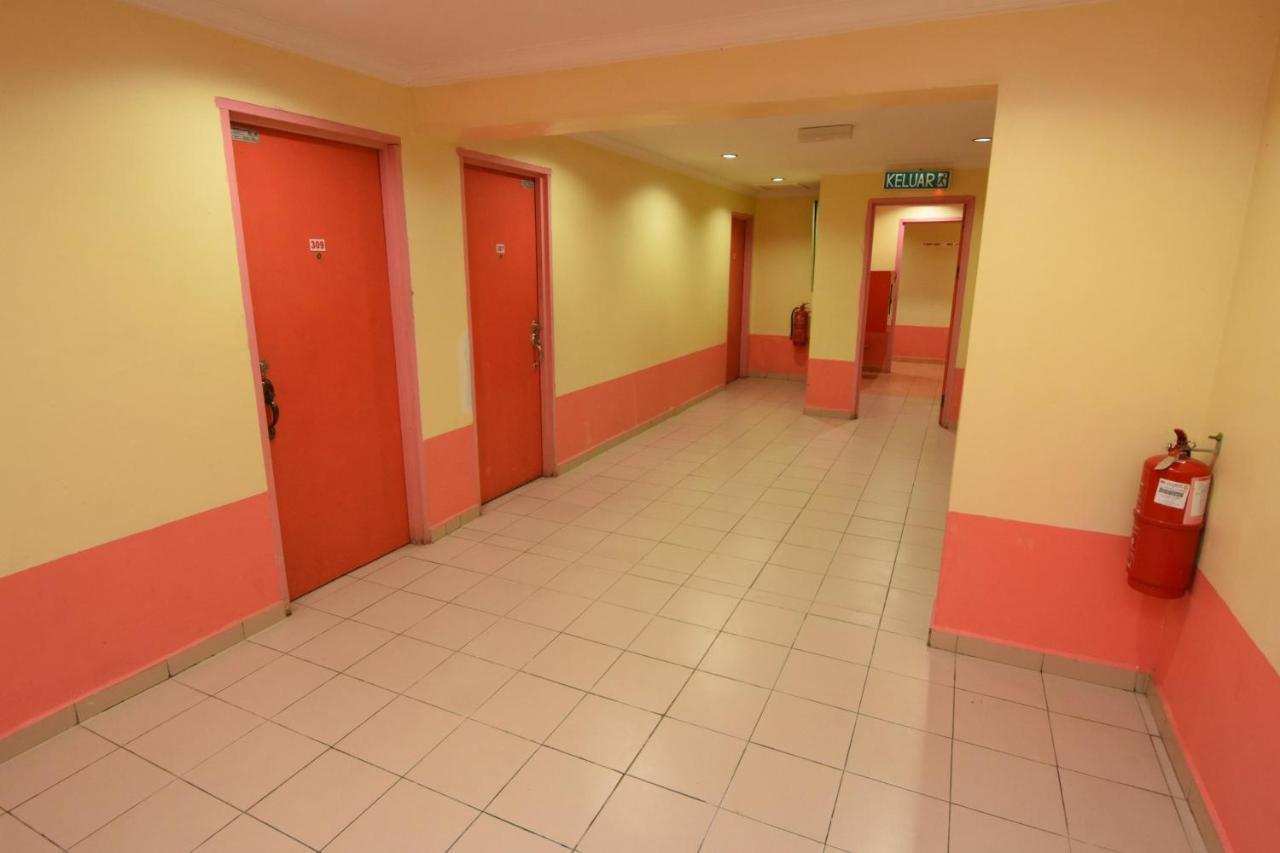 Oyo 89642 Highway Inn Mukah Extérieur photo